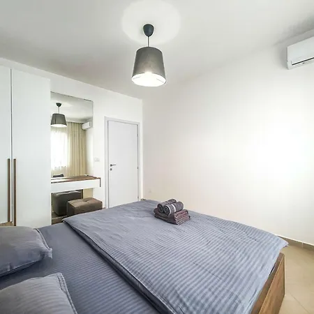 Genius 825 Inn Golem (Tirana)